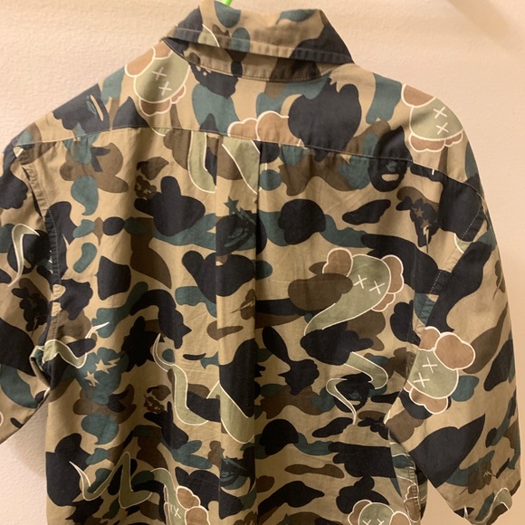 Bape x kaws button up 08 release - Picture 4 of 4